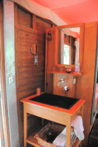 Douche intérieure du lodge